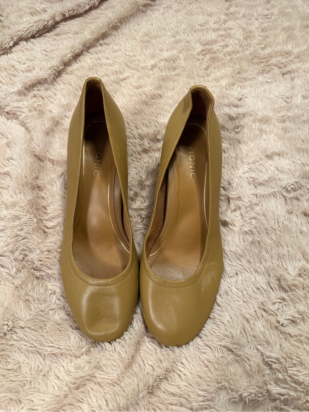 Vionic Tan Nude Leather Pumps Classic Block Heel Women’s Size 7